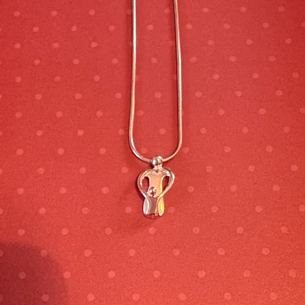 Sterling Silver Mother/Child pendent on silver chain - Picture 3 of 4